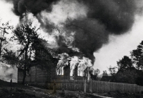 Fotografia z pacyfikacji Michniowa 12 lipca 1943 roku ze zbiorów Mauzoleum w Michniowie