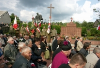 Uroczystości rocznicowe przy mogile pomordowanych  w Michniowie 