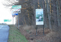 Tablica na granicy Gminy Suchedniów "SUCHEDNIÓW. BRAMA GÓR ŚWIĘTOKRZYSKICH. DO ZOBACZENIA" 